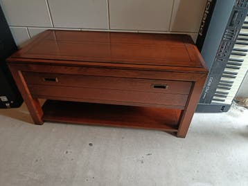 Gratis houten TV-meubel met lades en opbergruimte