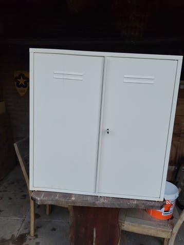 Metalen kastje, past in Ivar stellingkast (80x82x30)