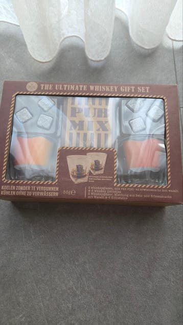 The Ultimate Whiskey Gift Set met Glazen en Koelstenen
