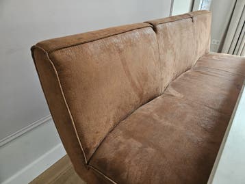 Gratis af te halen: Bruine eetbank