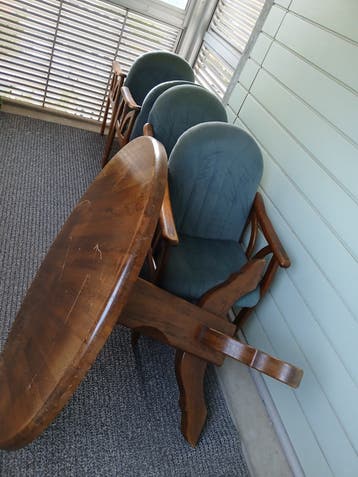 Eikenhout tafel en stoelen
