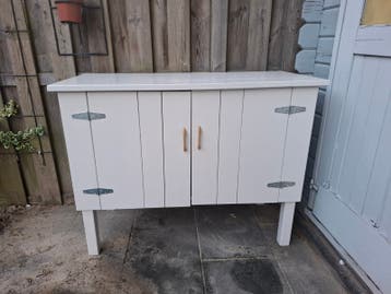 Leuke commode/kast voor binnen of buiten