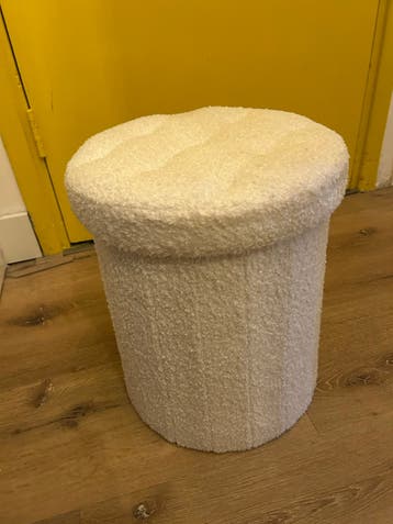 GRATIS: Foldable storage teddy stool