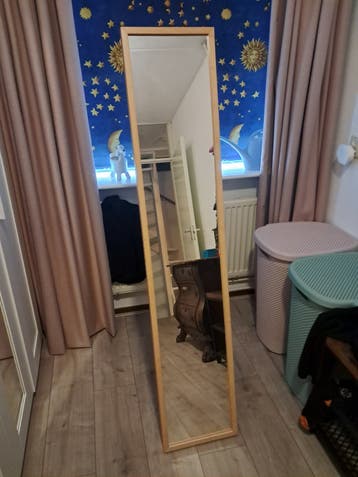 Houten passpiegel met standaard