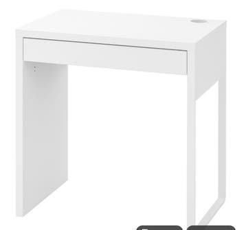 Gratis klein bureautje en twee stoelen