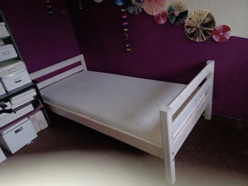 Gratis- wit eenpersoonsbed met matras (100x209)