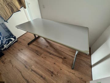Stevig grijs bureau - Ideaal voor thuiswerkplek