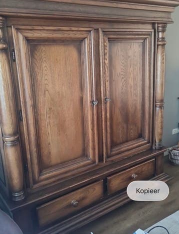 Gratis nette houten kast met deuren en lades