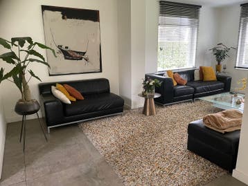 Zwarte IKEA hoekbankstel 2,5 x 2,5 meter. Gratis.