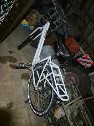 GEVRAAGD overbodig en oude kapotte fietsen