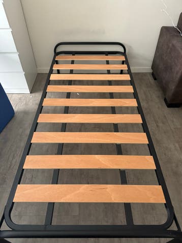 Eenpersonbed met sponsmatras 90x200