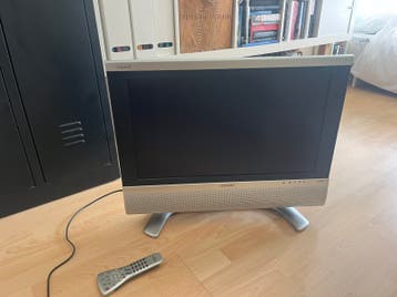 Tv - valt geregeld uit. Gratis af te halen