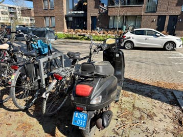 SCOOTER VOOR ONDERDELEN. START NIET
