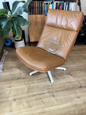 Licht bruine draaibare Fauteuil
