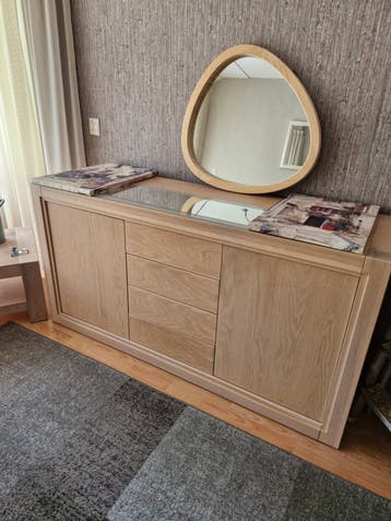Eikenhouten dressoir met lades en deuren