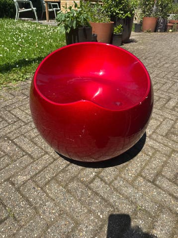 Rode metallic hardplastic poef