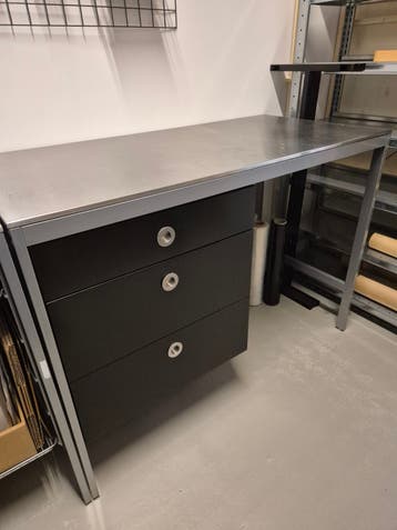 GRATIS! Werkbank voor in magazijn, schuur, pantry etc.