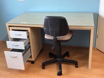 Bureau met stoel