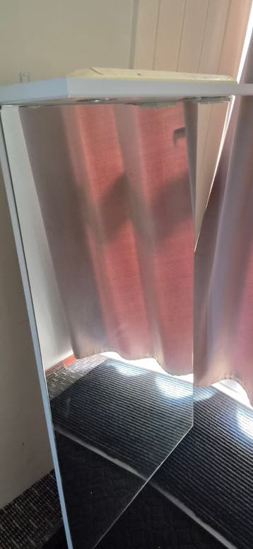 Gratis Grote badkamerspiegel met verlichting (defect)