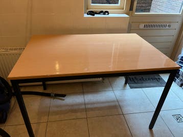 Gratis op te halen: tafel/ bureau 120 bij 80