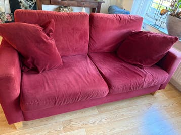 Bank gratis afhalen. Bordeaux rood, losse kussen.