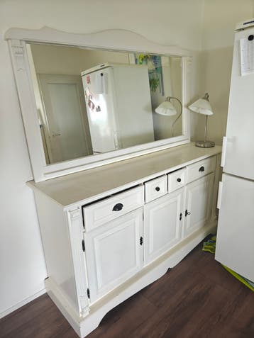 Massief houten dressoir met spiegel