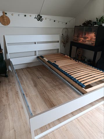 Gratis bed 160, 2 lattenbodems en evt 2 gebruikte matrassen