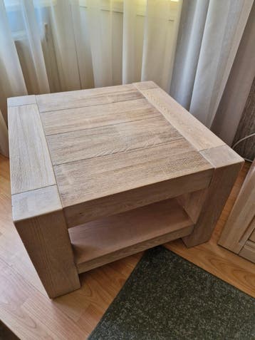 Houten bijzettafel met opbergruimte