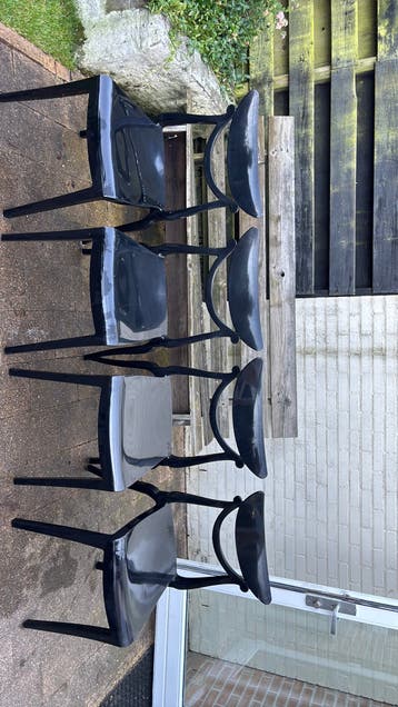 Gratis 4 stoeltjes zwart