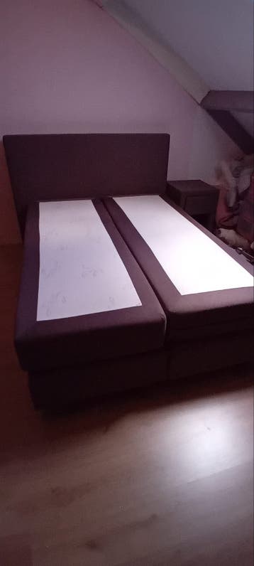 Gratis elektrische boxspring 140x200 (fstandsbediening kwij