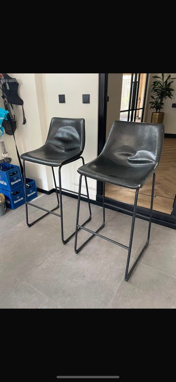 5 zwarte lederlook barkrukken - functioneel en gratis