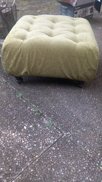 Grote poef/hocker gratis af te halen