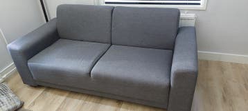 Comfortabele grijze tweepersoonsbank