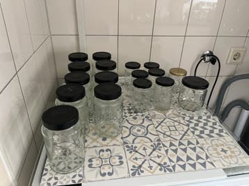 17 glazen potten, 500 en 200 ml