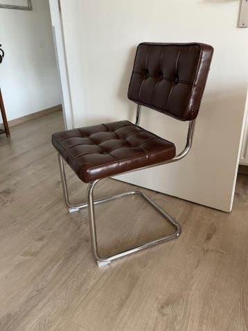 Vier Eetkamer stoelen