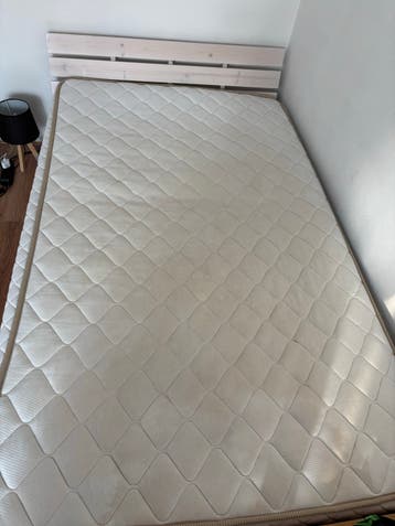 Gratis matras 200 x r120 cm wegens verhuizing.