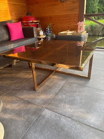 Salontafel met rookglas blad en goud chroom onderstel