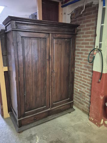 Gratis houten kast H181xB124xD61. Uiterlijk 21 juli ophaenl