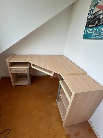 Hoekbureau met opbergruimte en toetsenbordlade