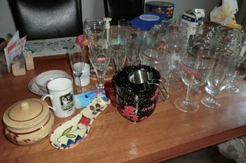 Dozen met Bierglazen, schaaltjes etc, gratis afhalen