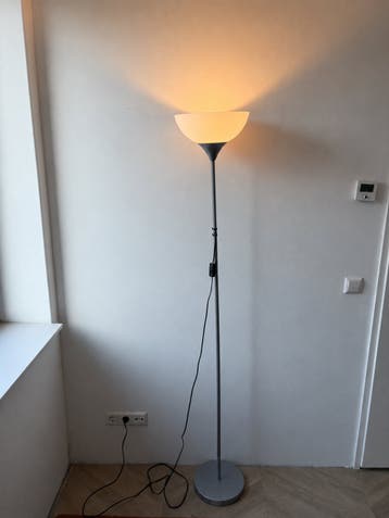 Gratis: staande lamp IKEA