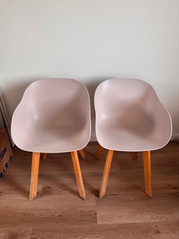 Twee beige kuipstoelen - Gratis!