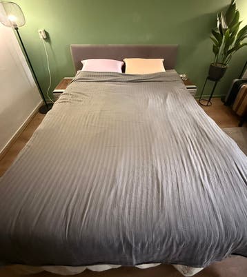 Gratis af te halen – grijze boxspring 160 cm met hoofdbord