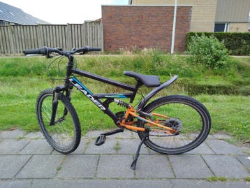 Leader mountainbike 24 inch met vering (voor en achter)