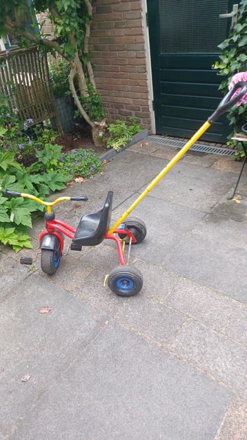 Puky driewieler met duwstang - rood