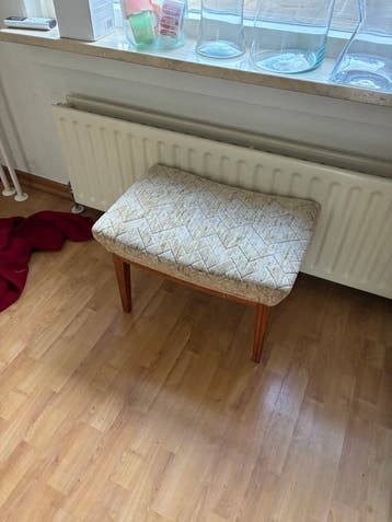 Vintage voetenbankje / krukje met stoffen bekleding