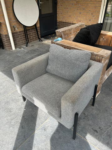 Grijze fauteuil