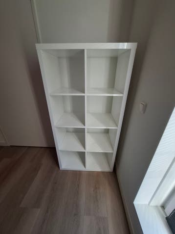 Witte vakkenkast met 8 vakken
