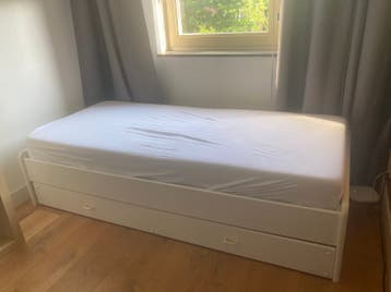 Eenpersoonsbed met lade