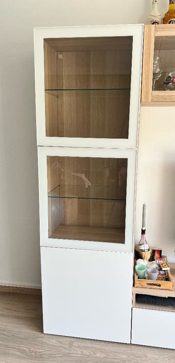 Besta kast inclusief deuren en plankjes